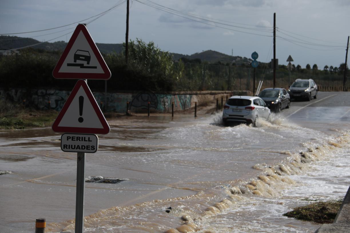 Veïns del Vendrell reclamen revisar el funcionament dels sistemes de drenatge després de les inundacions. ACN