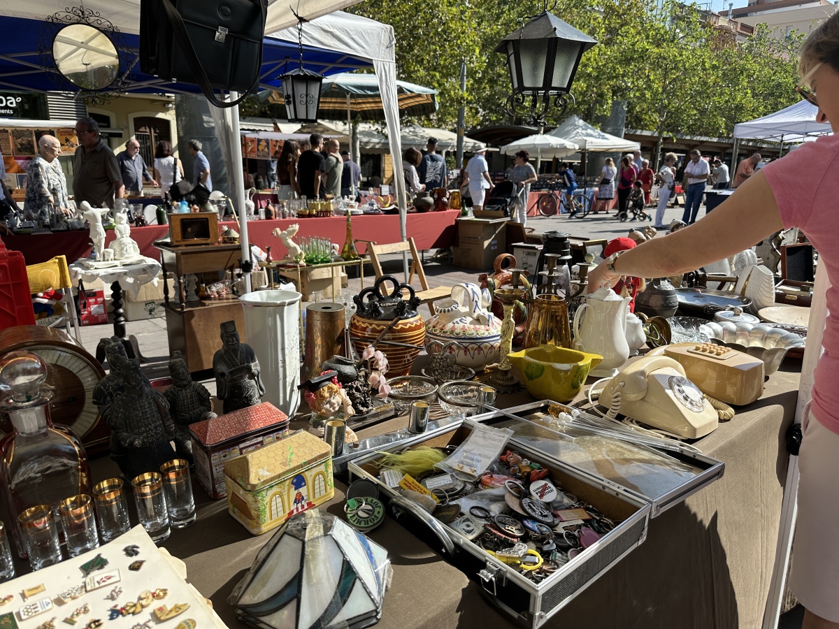 Vilafranca estrena nova temporada dels mercats d’artesania, brocanteria i pintura. Ajuntament de Vilafranca