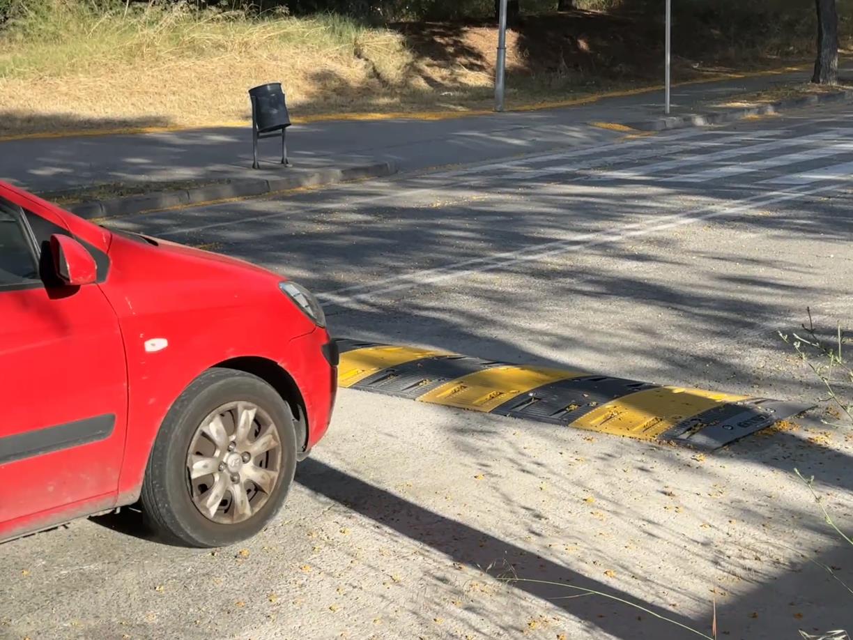 Vilafranca instal·la bandes reductores de velocitat a l’avinguda de Vilanova i la Geltrú per reforçar la seguretat viària. Ajuntament de Vilafranca