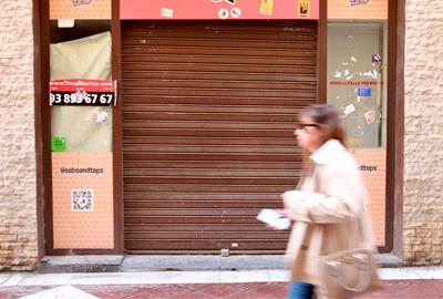 Vilanova blinda els locals comercials dels principals eixos per evitar que es converteixin en habitatges. ACN