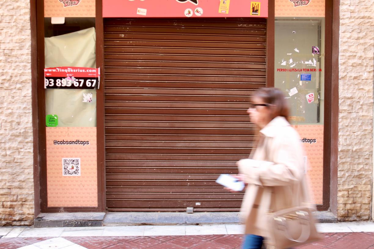 Vilanova blinda els locals comercials dels principals eixos per evitar que es converteixin en habitatges. ACN