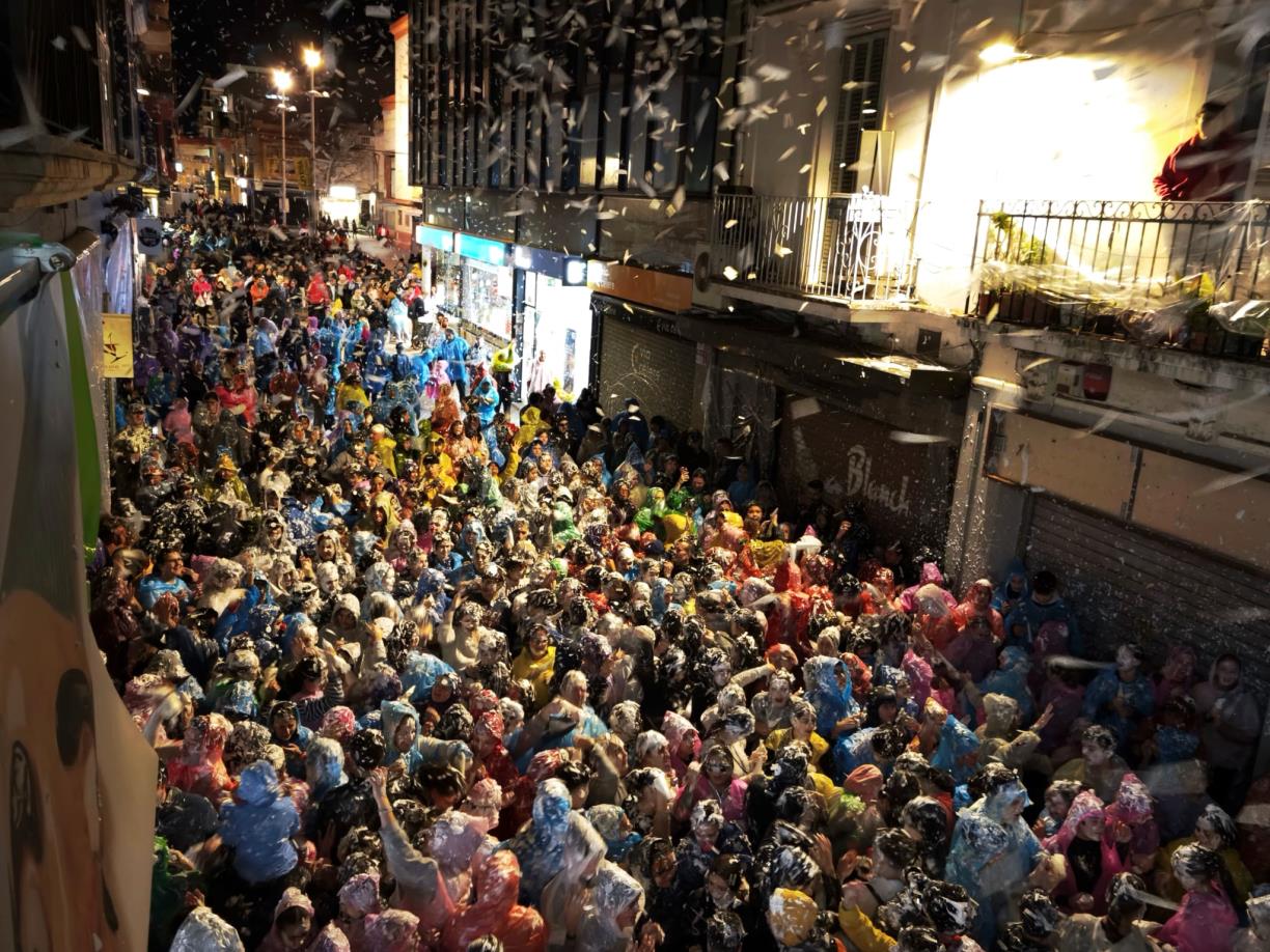 Vilanova i la Geltrú celebra una Merengada endarrerida pel vent però multitudinària. Ajuntament de Vilanova