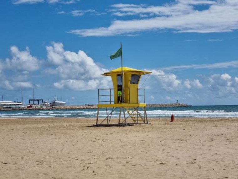 Vilanova i la Geltrú inicia la temporada de platges amb l'obertura de les guinguetes i noves restriccions. Ajuntament de Vilanova