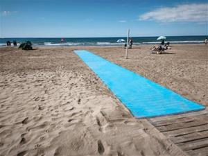 Vilanova i la Geltrú reforça la neteja de les platges amb un servei exclusiu i més recursos