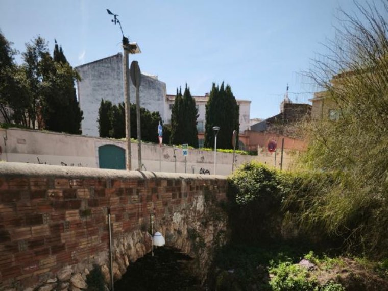Vilanova instal·la sensors per analitzar les males olors al torrent de la Pastera. Ajuntament de Vilanova