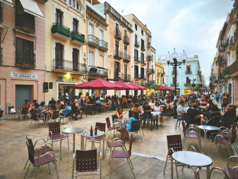 Vilanova posa límits a la concentració de bars i terrasses amb el nou Pla d’usos aprovat amb ampli consens. Ajuntament de Vilanova