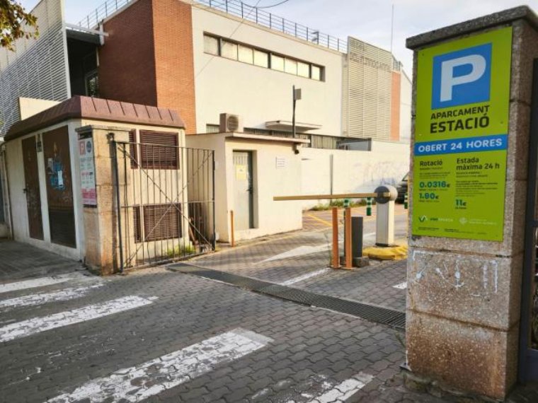 VNG Aparca incorpora 200 places de l’aparcament de l’estació de Renfe a la rotació. ACN
