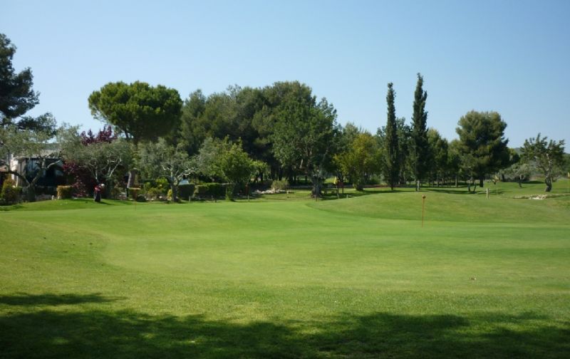 PITCH & PUTT PORTAL DEL ROC Golf Vilanova i la Geltrú. Eix Guia
