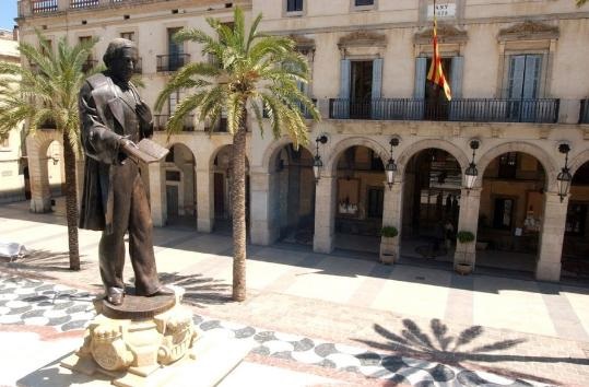 El ple de Vilanova i la Geltrú aprova una moció de VNG per la Independència per a la instal.lació de senyeres estelades al balcó de l'Ajuntament i a les altres dependències municipals de la plaça de la Vila.