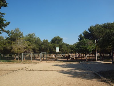 Els usuaris del pipican de Vilanova i la Geltrú reclamen a l'Ajuntament millores en la neteja, la il.luminació i la seguretat d'aquest espai.