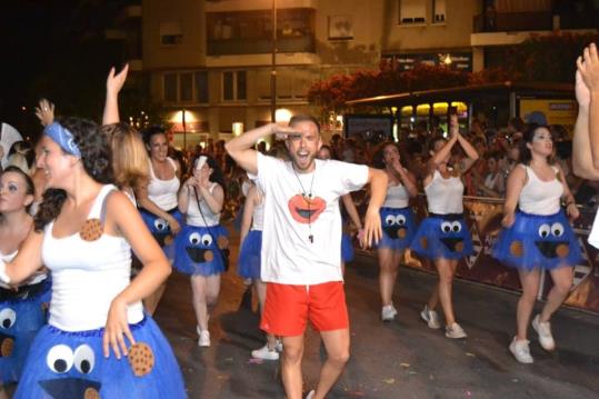 Els carnavals d'estiu són propostes festives i de caràcter turístic que en alguns sectors no acaben d'agradar per no coincidir amb l'essència del Carnaval.