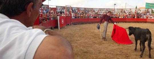 El ple de Vilanova i la Geltrú ha rebutjat donar permís per a la celebració del correbous, en modalitat debous a la plaça, que es fa cada any al barri de La Collada, coincidint amb la seva festa major.