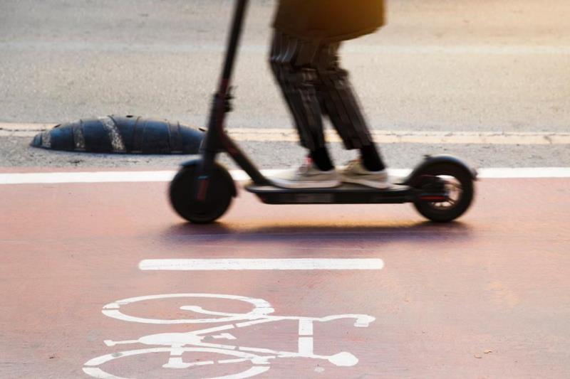 Creus que les noves normes per als patinets elèctrics són suficients per millorar la seguretat als carrers?