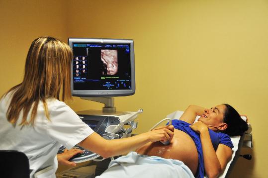 Fins a quin punt considereu que les dones reben prou informació per decidir sobre el seu part?