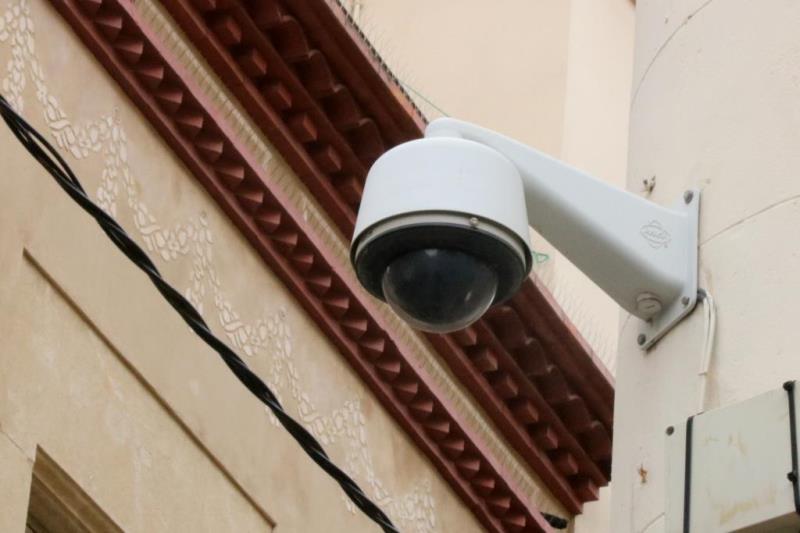 Voleu que s’instal·lin més càmeres de videovigilància als espais públics?